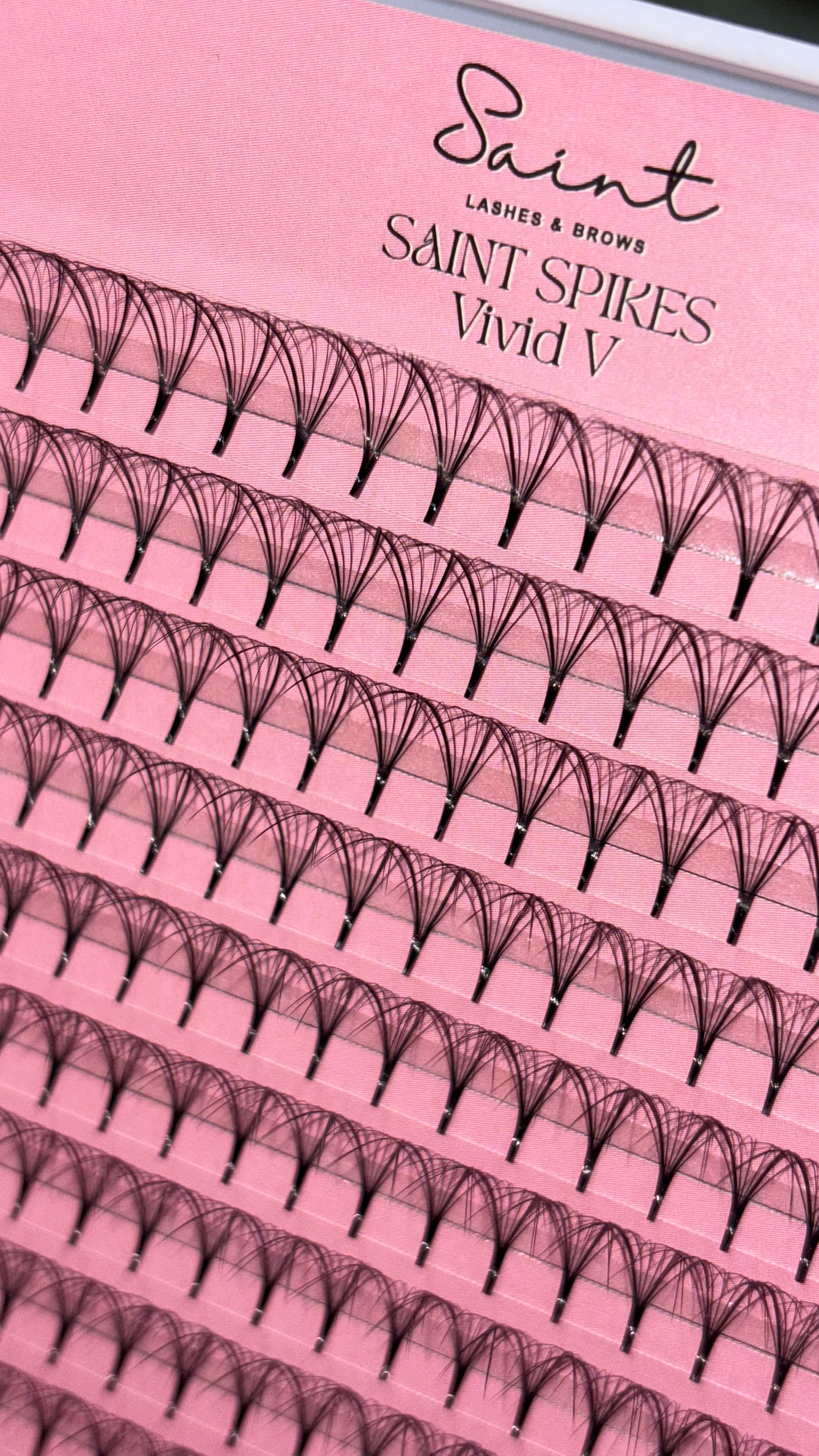Vivid V XL Lash Tray – Textured Volume with a Soft Matte Finish